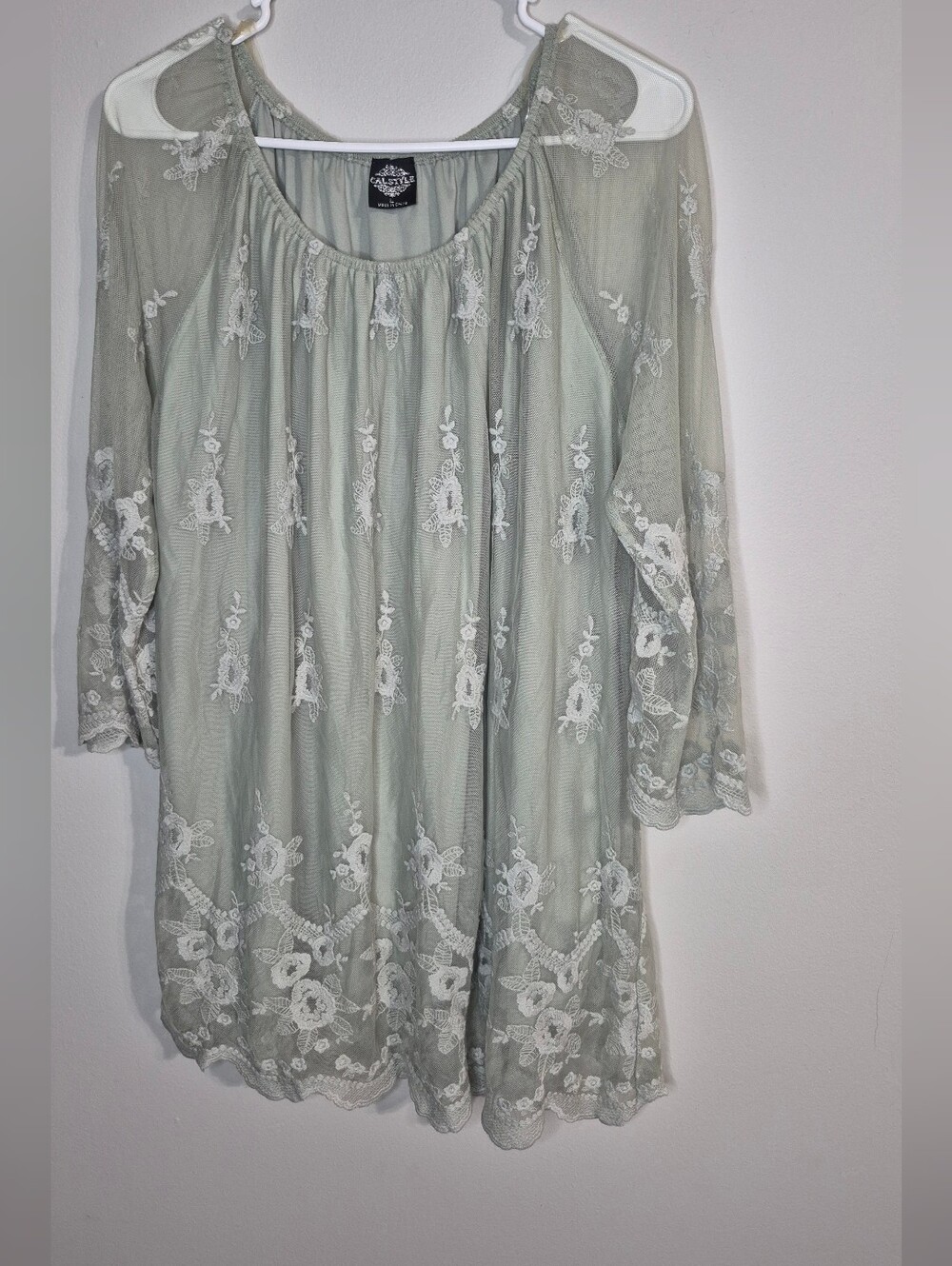 CALSTYLE  Sage Green Embroidered Mesh Tunic Top size Large